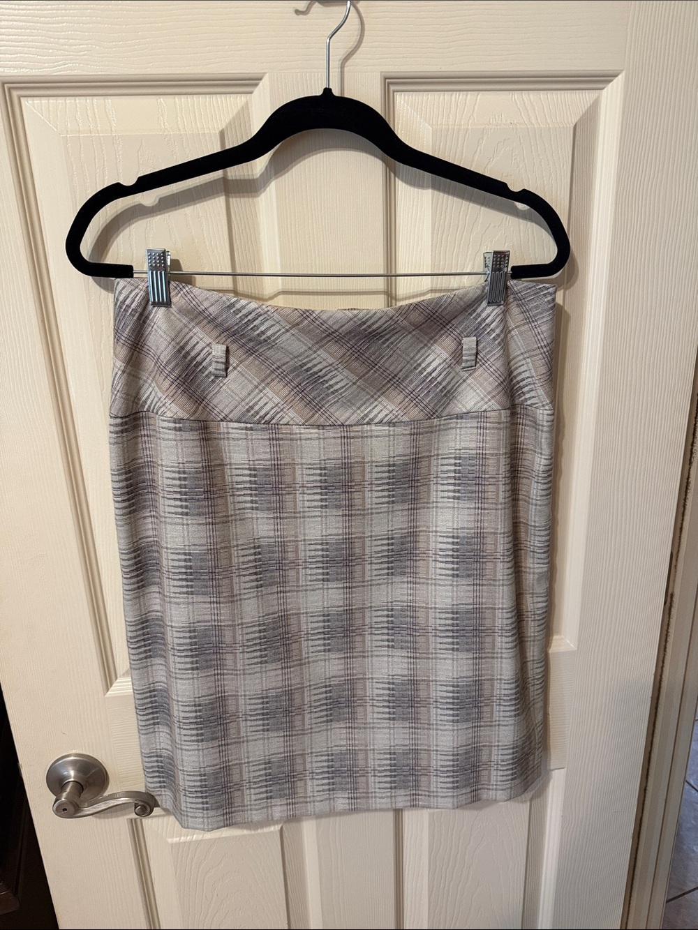 ANTONIO MELANI Gray and Cream Plaid Pencil Skirt